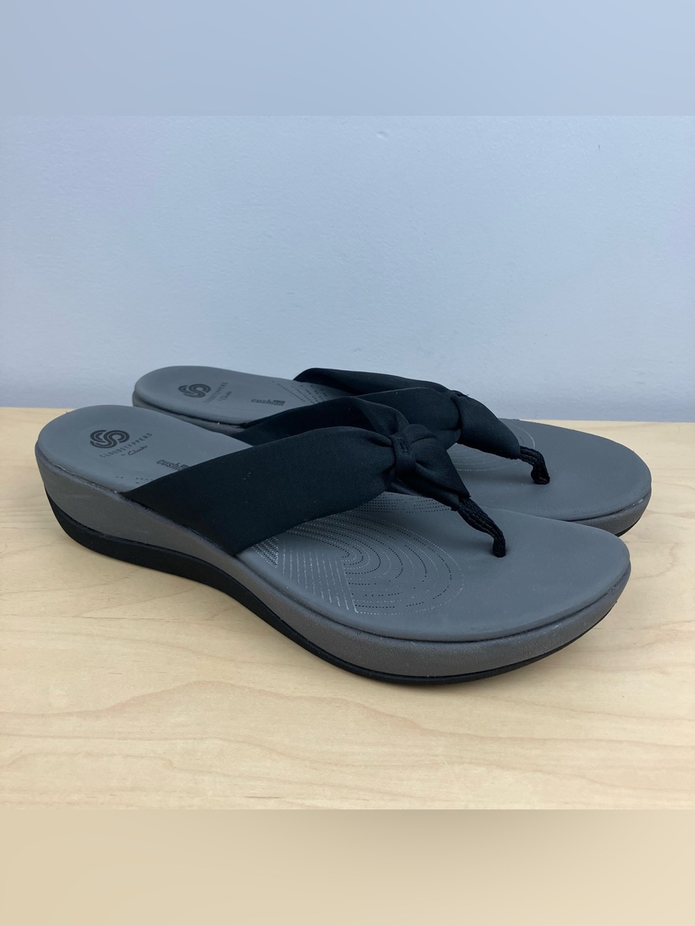 Clarks Cloudsteppers Women’s Size 11.0 M Arla Glison Black Gray Thong Sandals